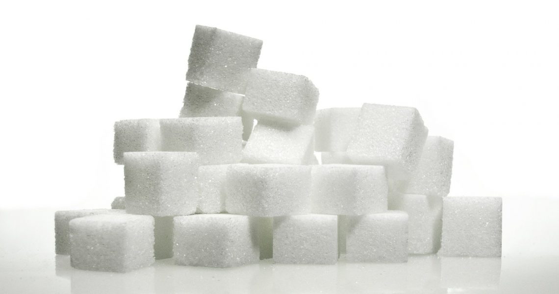 Biały cukier w kostkach